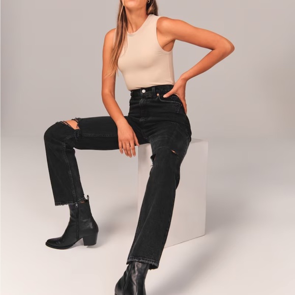 Abercrombie & Fitch Ultra High Rise Ankle Ankle Straight Jeans in Black Destroy - Picture 4 of 10